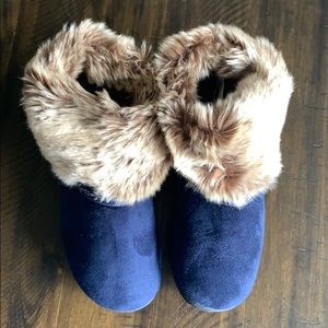 Women’s isotoner house shoes